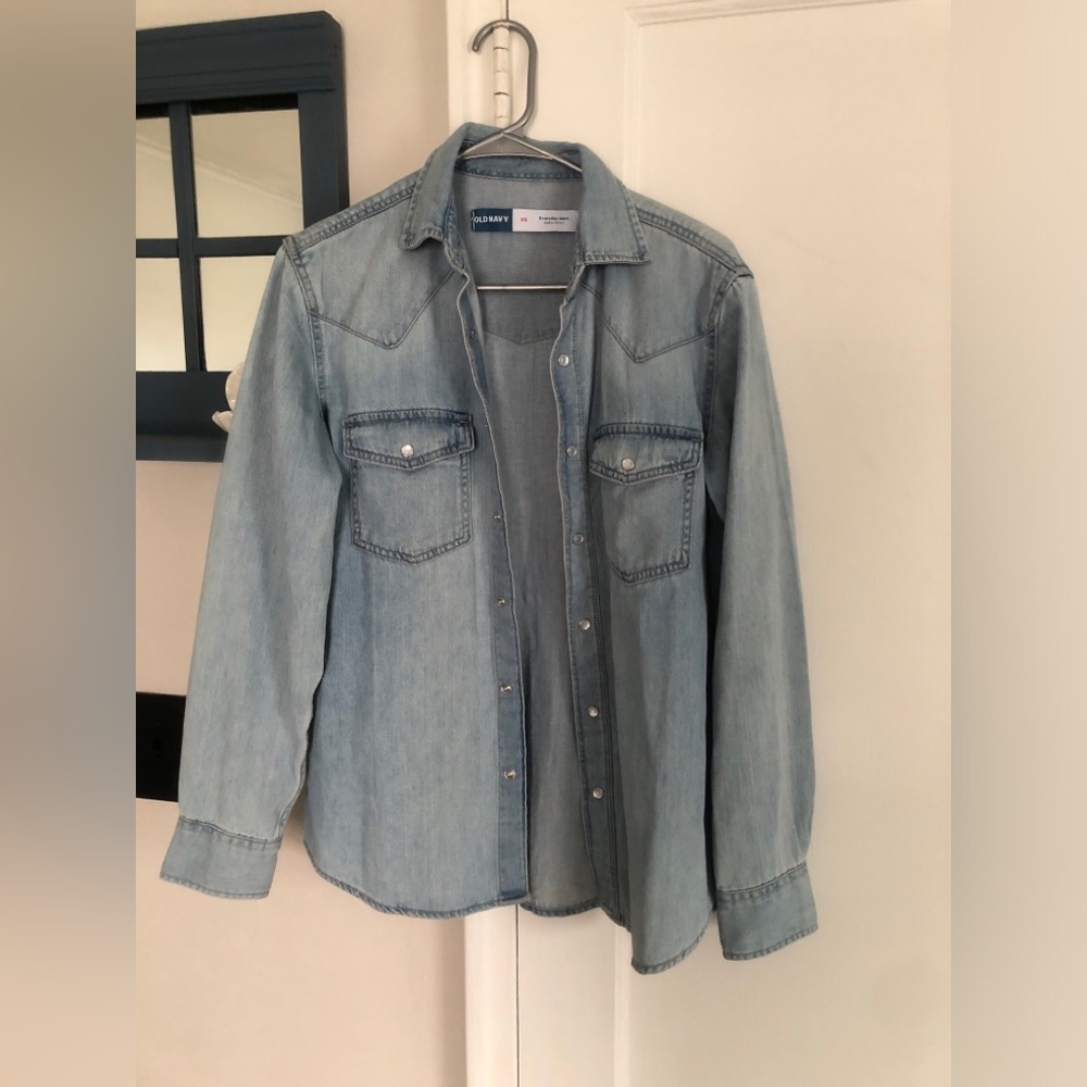 Old Navy Light Blue Denim Everyday Shirt